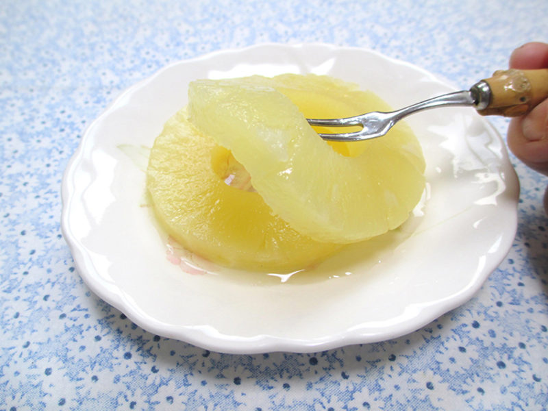 パイナップルの缶詰02