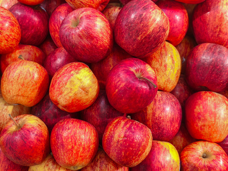 真っ赤なリンゴ